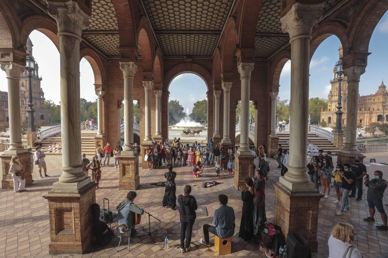 En imágenes, turistas en el centro de Sevilla durante este puente