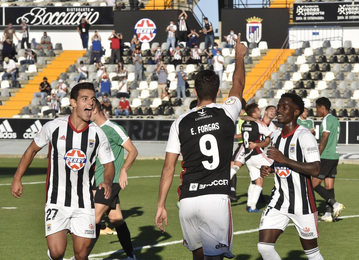 La derrota del Córdoba CF en Badajoz, en imágenes