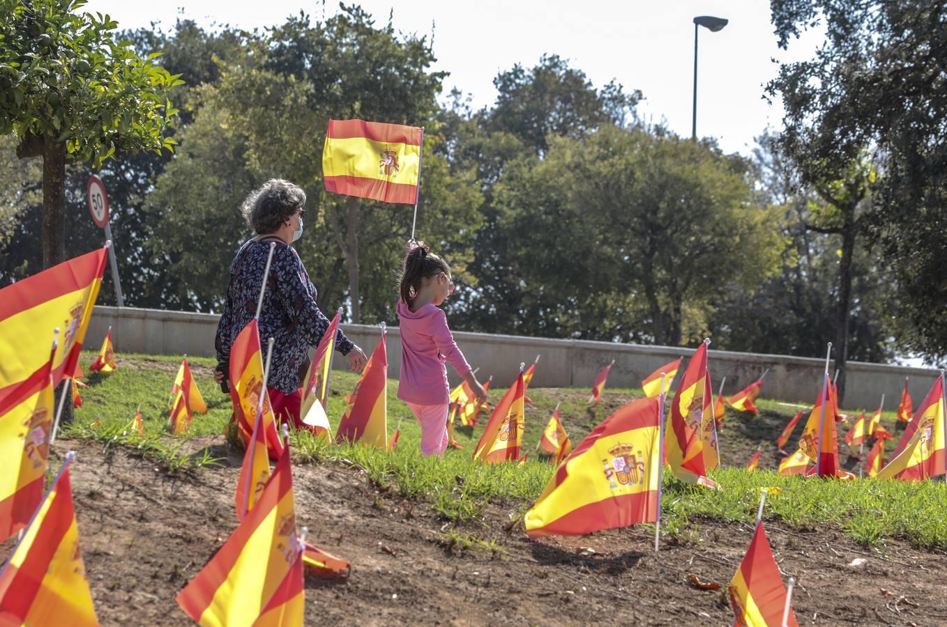 En imágenes, 53.000 banderas de España en Sevilla para homenajear a las víctimas del coronavirus