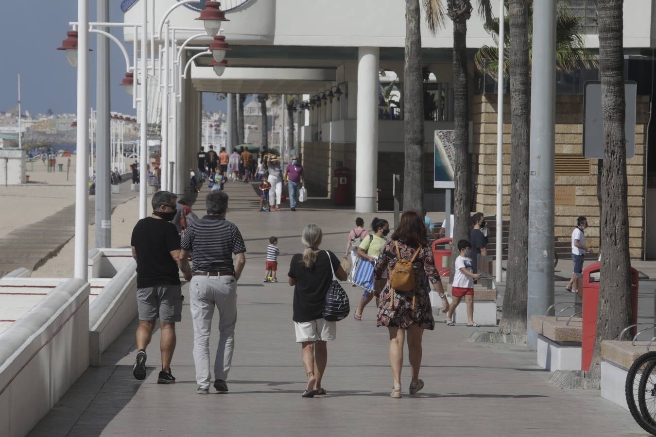 Ambiente en Cádiz en el puente del Pilar