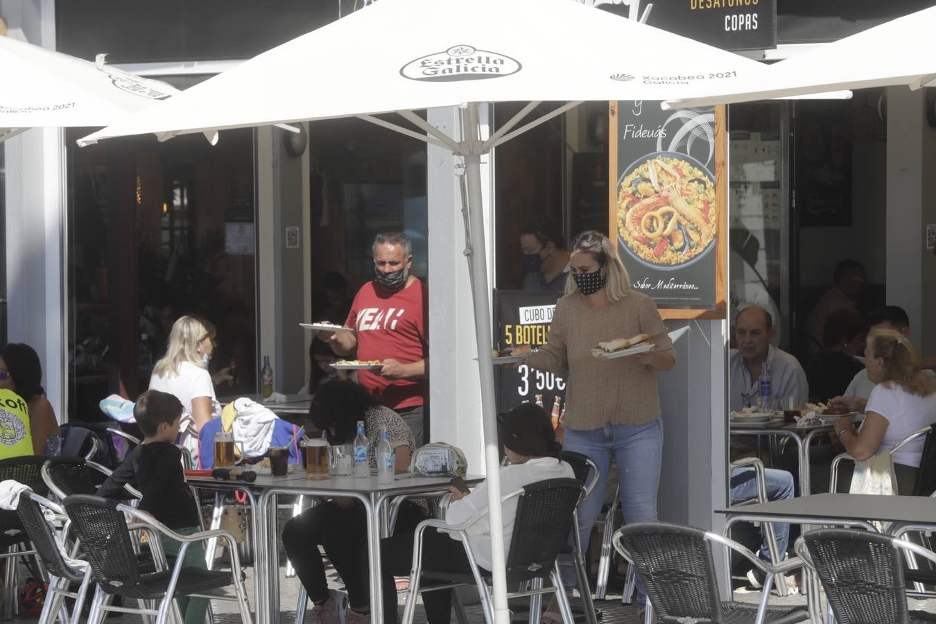 Ambiente en Cádiz en el puente del Pilar