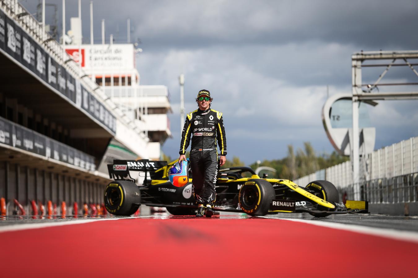 Todas las fotos del estreno de Fernando Alonso con el Renault RS20 en Montmeló