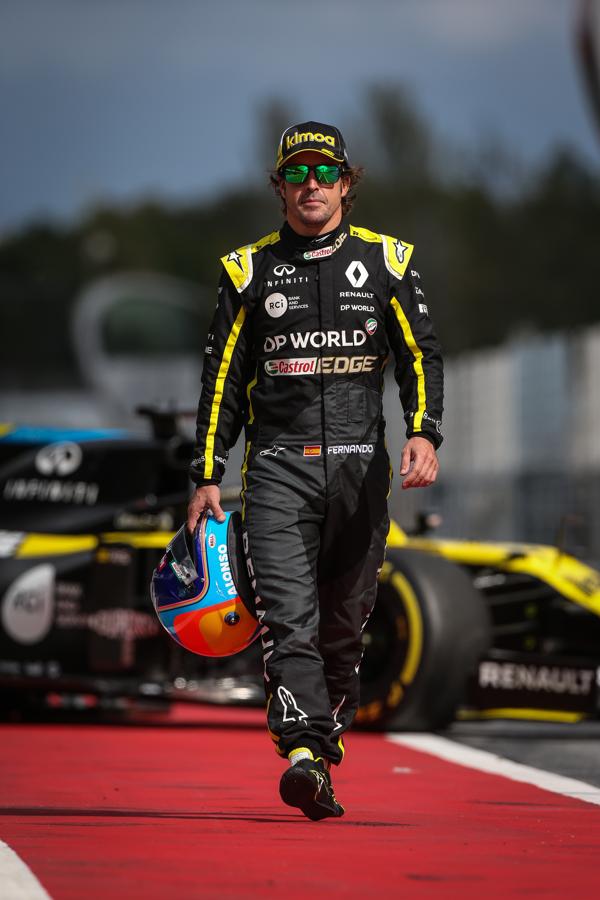 Todas las fotos del estreno de Fernando Alonso con el Renault RS20 en Montmeló