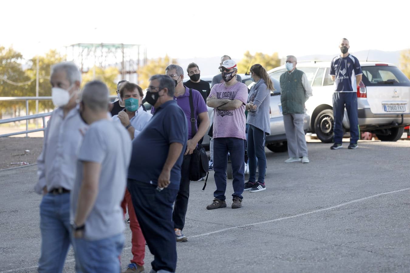 Las colas vuelven en El Arcángel por las entradas del Córdoba CF-Lorca, en imágenes