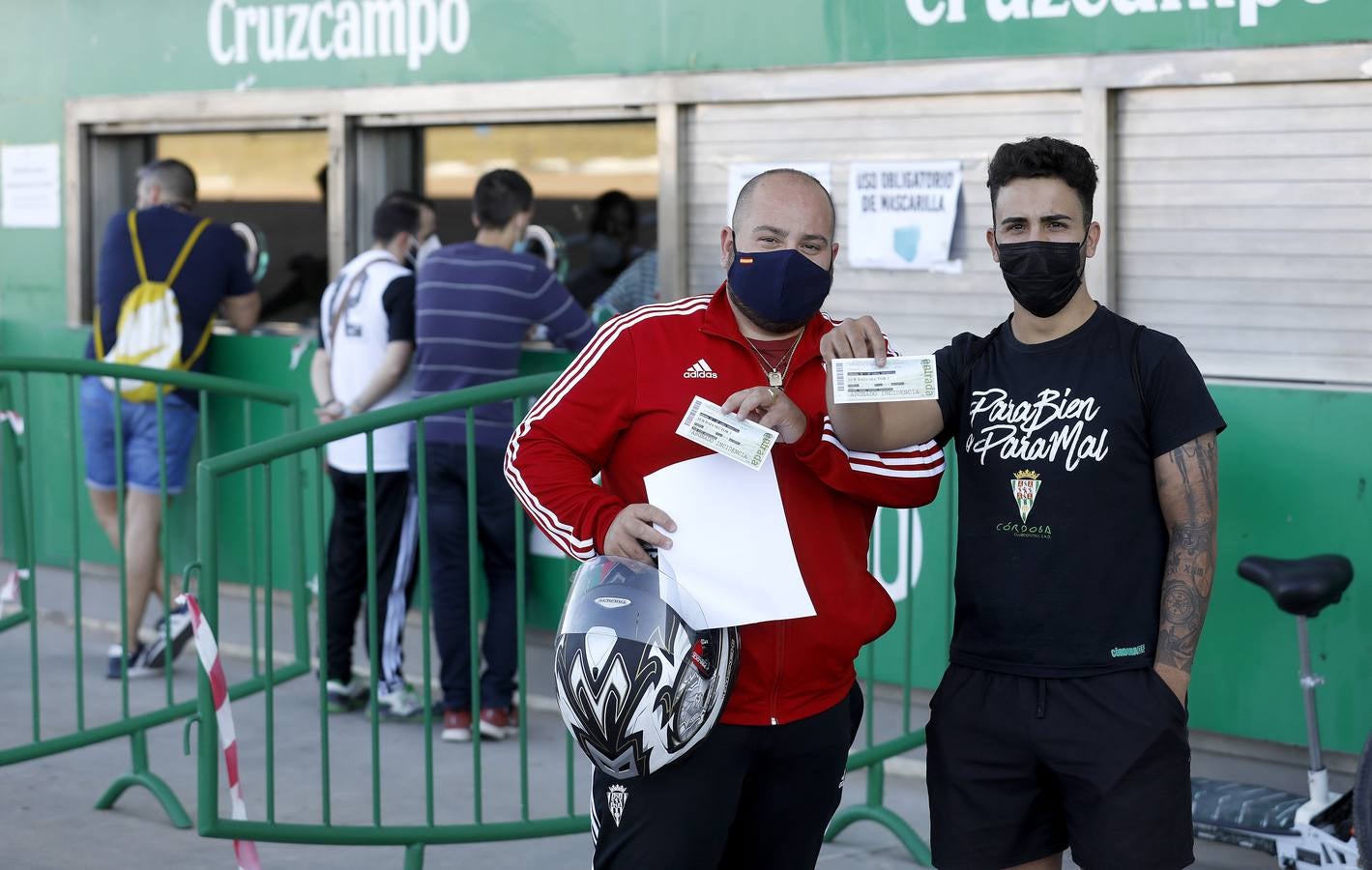 Las colas vuelven en El Arcángel por las entradas del Córdoba CF-Lorca, en imágenes