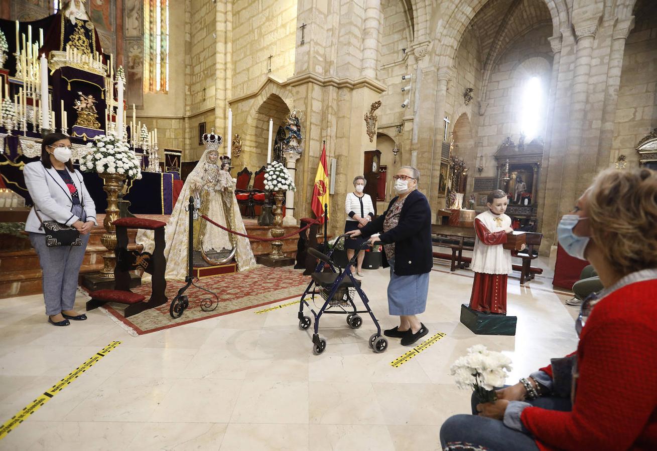 La visita a la Virgen de los Remedios de Córdoba en martes y 13, en imágenes