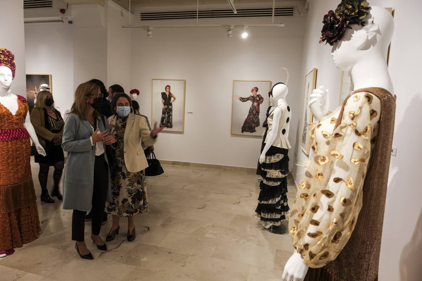 FOTOS: Cajasol presenta la exposición &#039;Poderío. Una historia de mujeres para mujeres&#039; en Cádiz