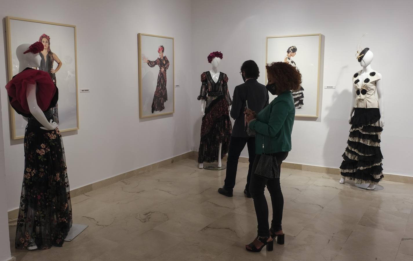 FOTOS: Cajasol presenta la exposición &#039;Poderío. Una historia de mujeres para mujeres&#039; en Cádiz