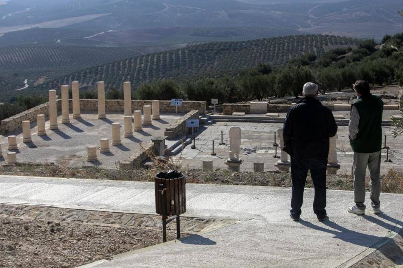 El yacimiento arqueológico de Torreparedones de Baena, en imágenes