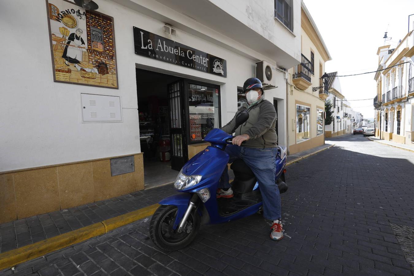 En imágenes, Almodóvar del Río recupera la movilidad pero ajusta la hostelería