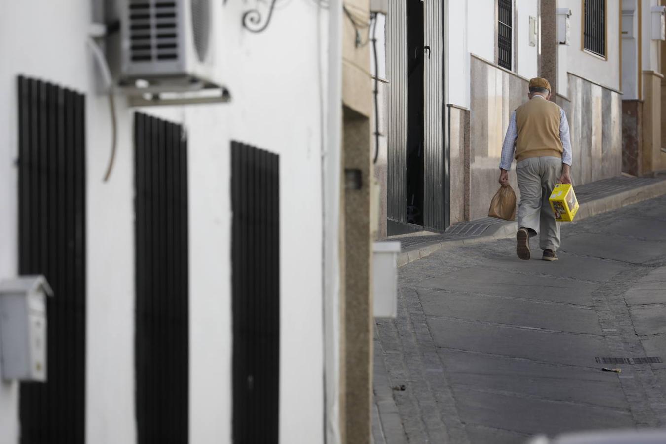 En imágenes, Almodóvar del Río recupera la movilidad pero ajusta la hostelería