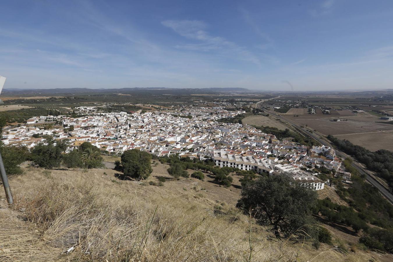 En imágenes, Almodóvar del Río recupera la movilidad pero ajusta la hostelería