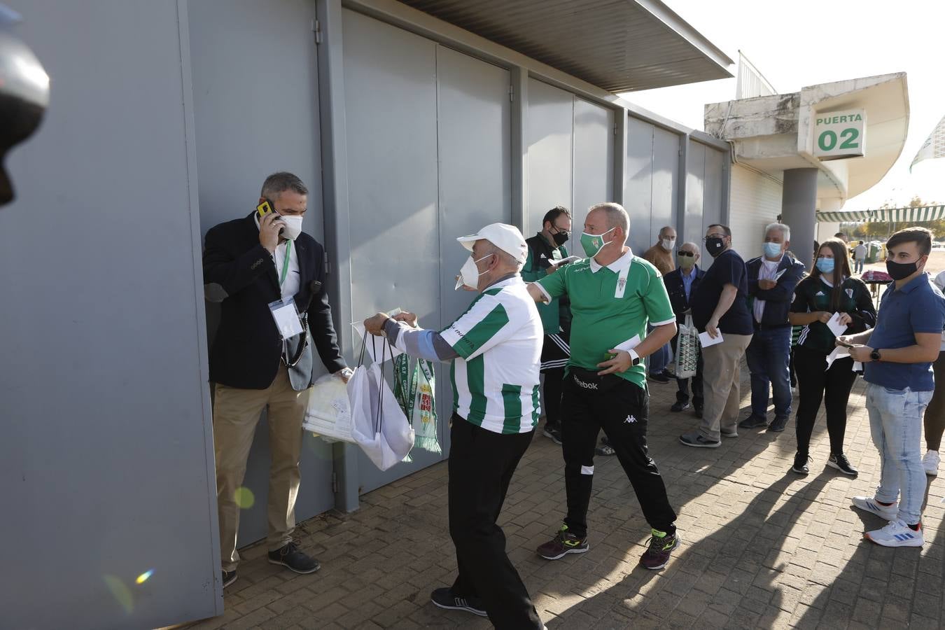 El ambiente con 800 espectadores del Córdoba CF en El Arcángel, en imágenes