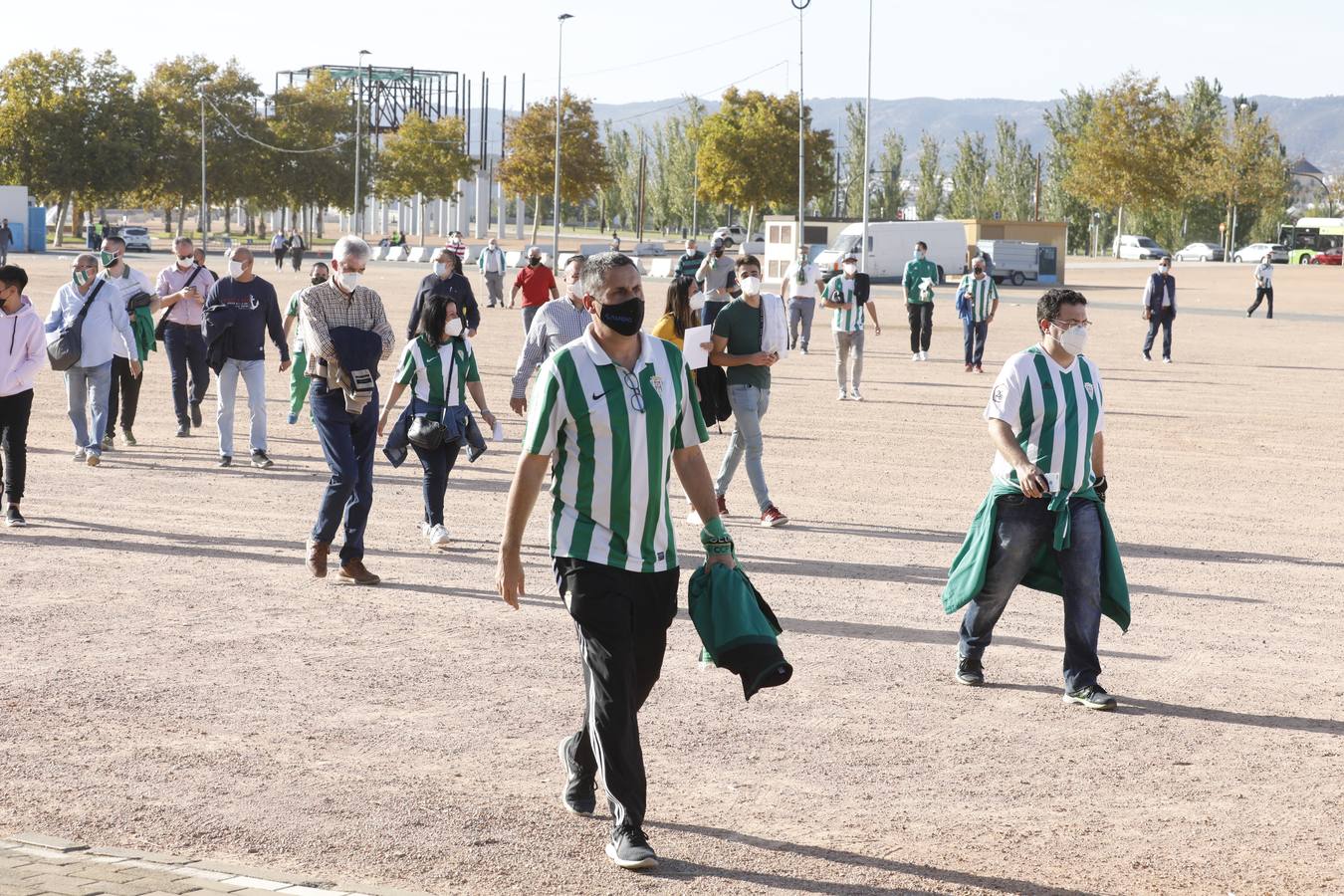 El ambiente con 800 espectadores del Córdoba CF en El Arcángel, en imágenes