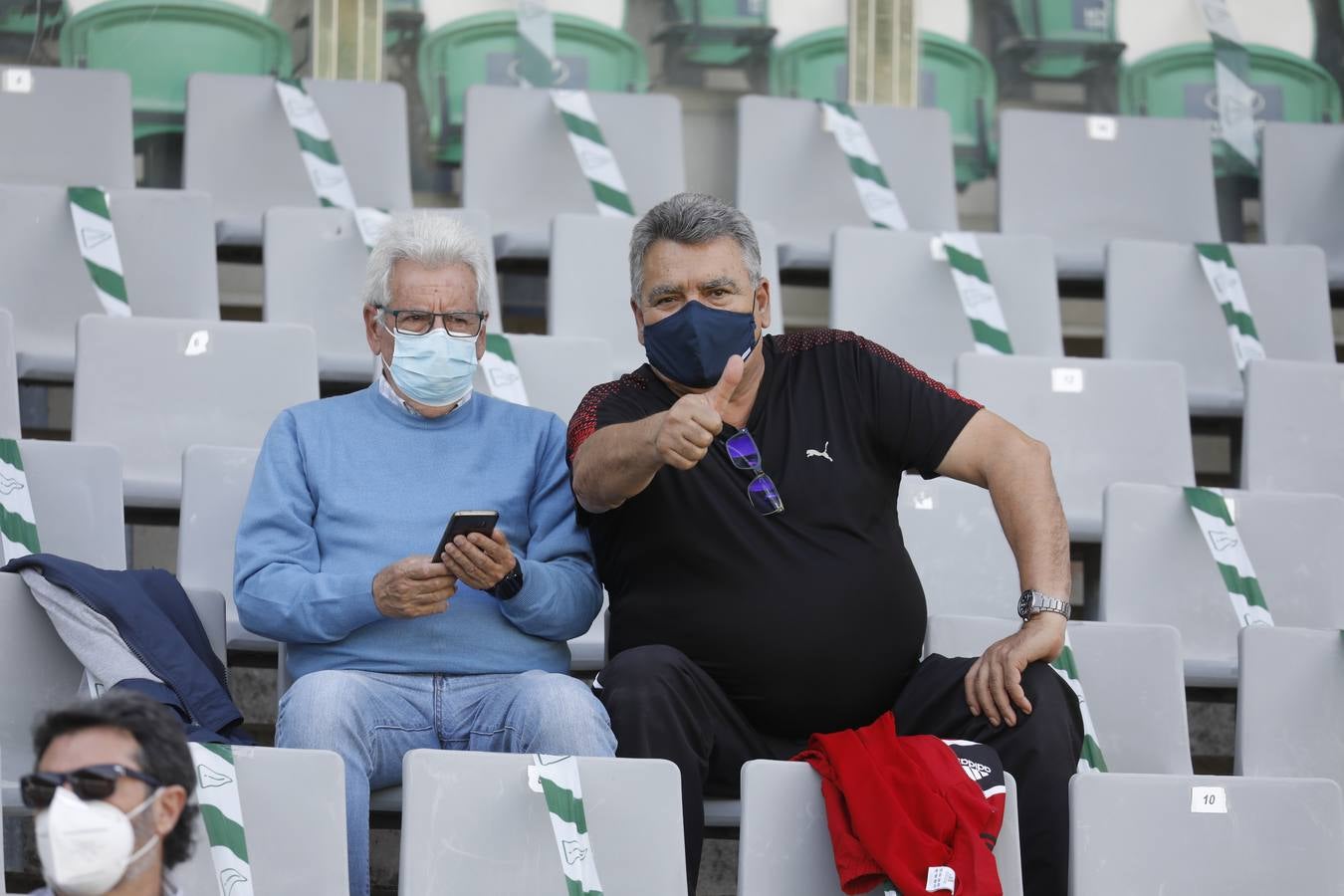 El ambiente con 800 espectadores del Córdoba CF en El Arcángel, en imágenes