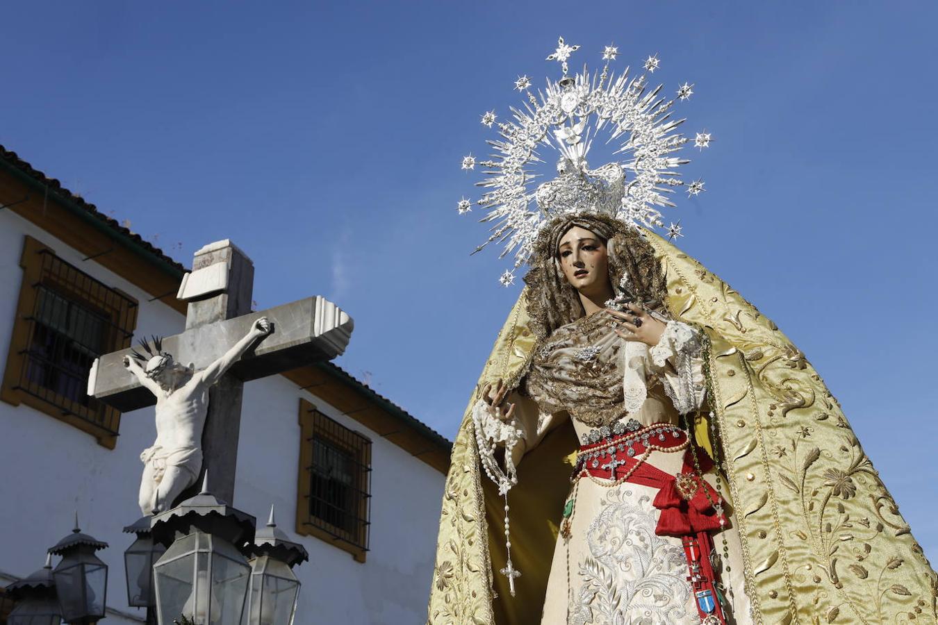 El rosario de la Virgen de la Paz y Esperanza de Córdoba, en imágenes