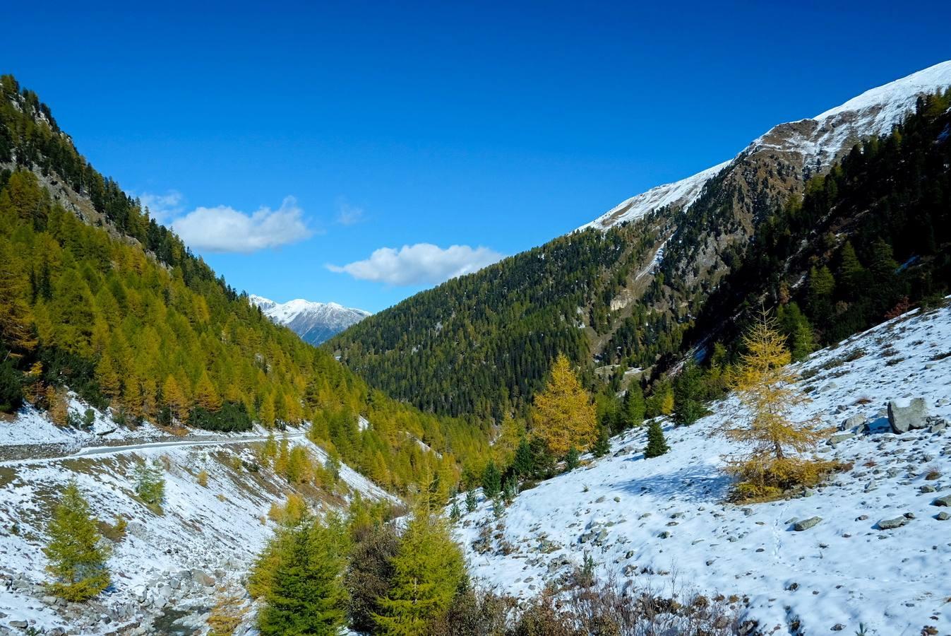 Primeras nieves en Umbrail Pass en Santa María, Suiza