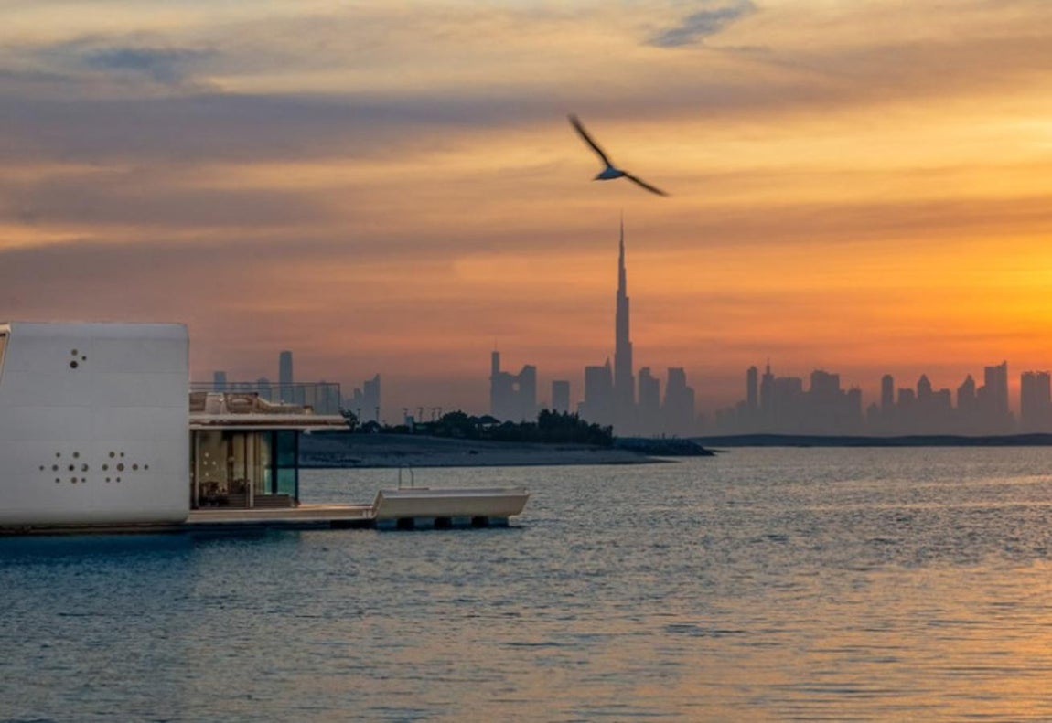 "The heart of Europe", las casas de lujo flotantes de Dubái. Los precios van desde los 2,5 a los 3 millones de euros en función del tipo de personalización que el cliente desee, pero todas tienen en común una estructura donde hay una planta bajo el mar que permite que nos sintamos como en un acuario.