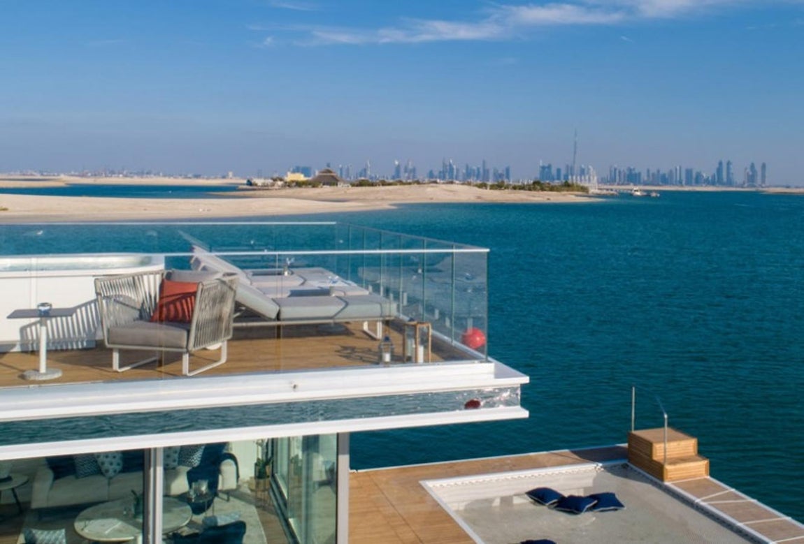 "The heart of Europe", las casas de lujo flotantes de Dubái. En la parte inferior encontramos una cubierta exterior para disfrutar del mar como si estuviésemos en un yate, y otra acristalada que pertenecería a la casa propiamente dicha.