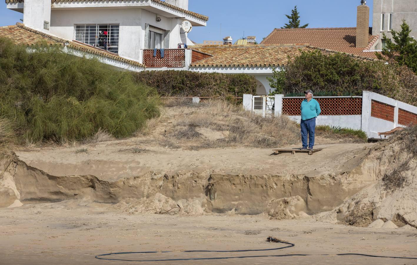 En imágenes, los destrozos causados por el temporal en la playa de El Portil