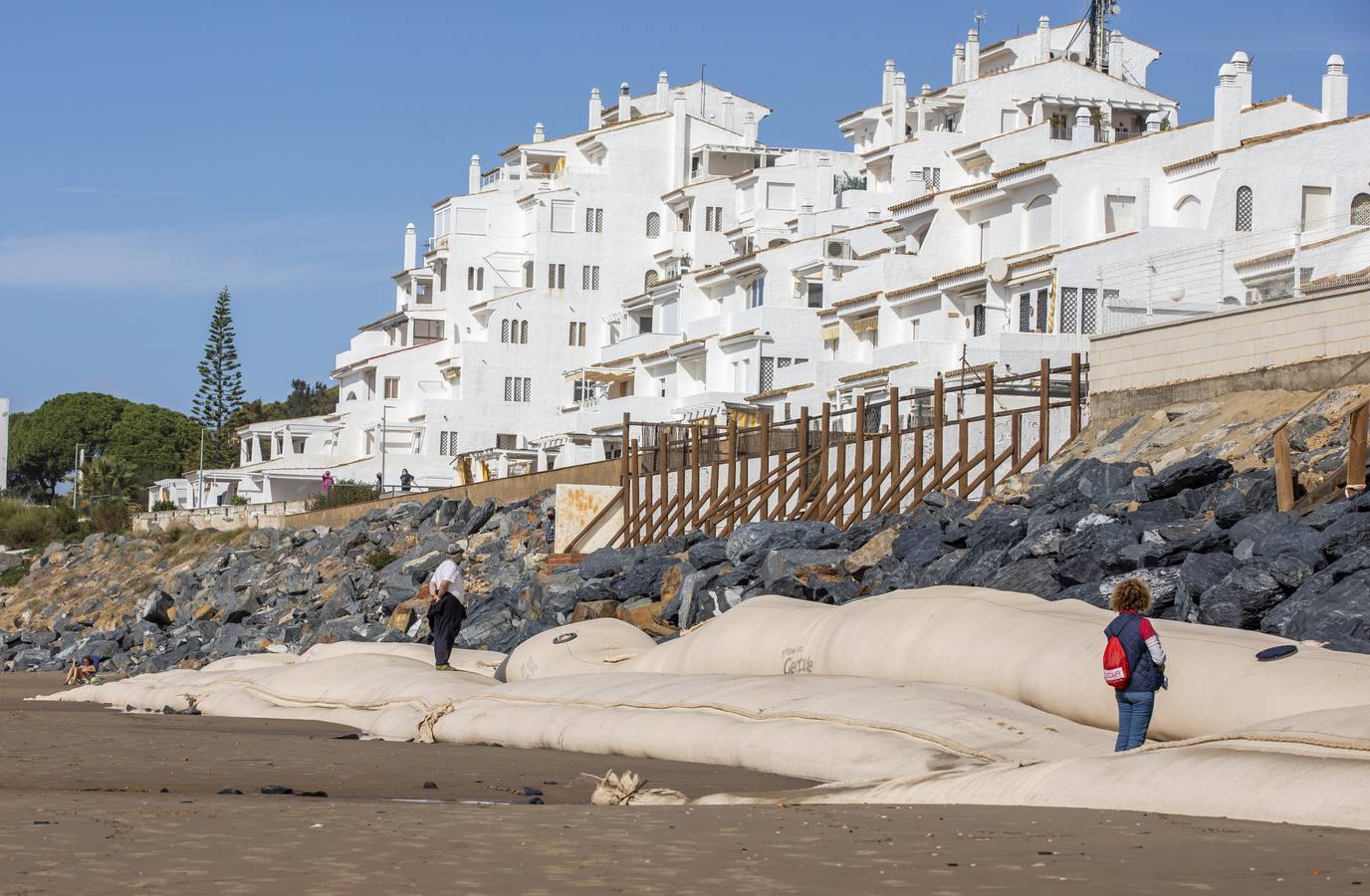 En imágenes, los destrozos causados por el temporal en la playa de El Portil