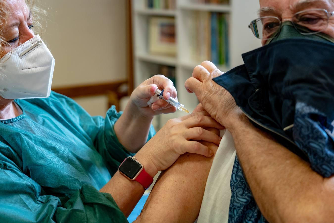 Comienza la vacunación antigripal en la Parroquia de Los Remedios de Sevilla