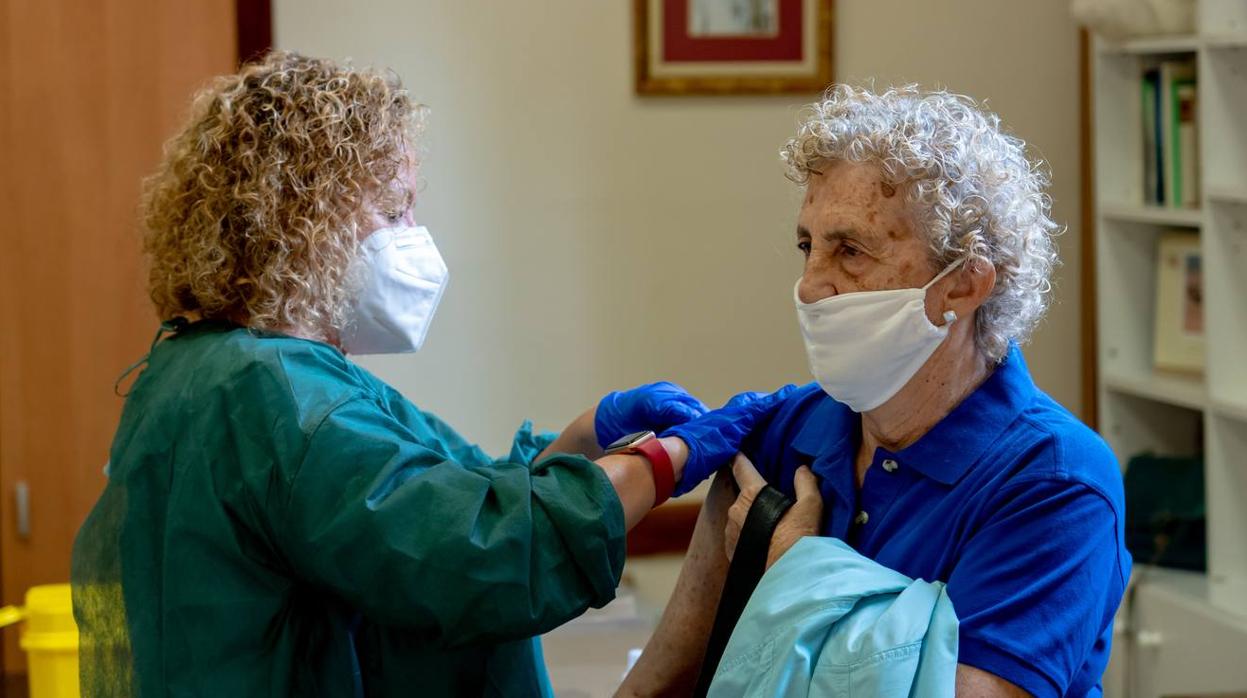 Comienza la vacunación antigripal en la Parroquia de Los Remedios de Sevilla