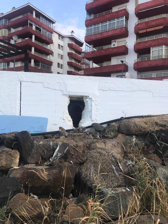 Las trombas de aguas riegan de aguas fecales el paseo marítimo de Matalascañas