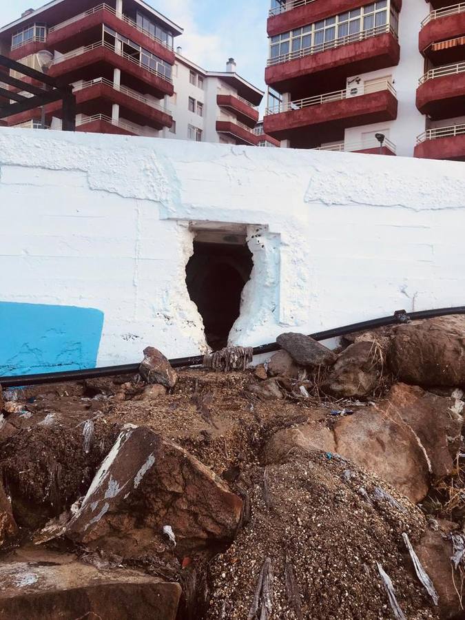 En imágenes, restos fecales en el paseo y playa de Matalascañas