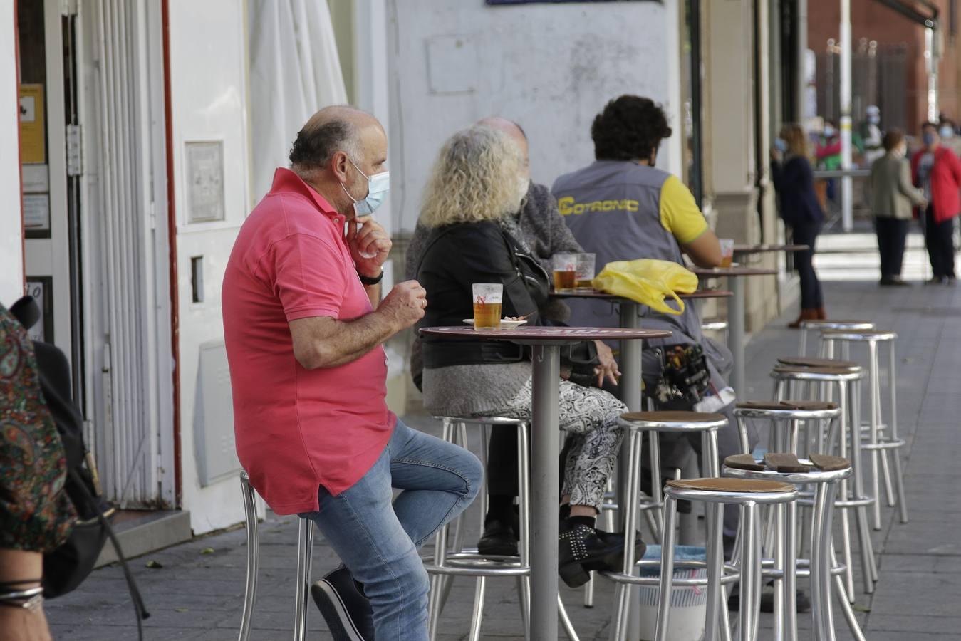 Ambiente en los bares de Sevilla, antes de la puesta en marcha de las nuevas restricciones