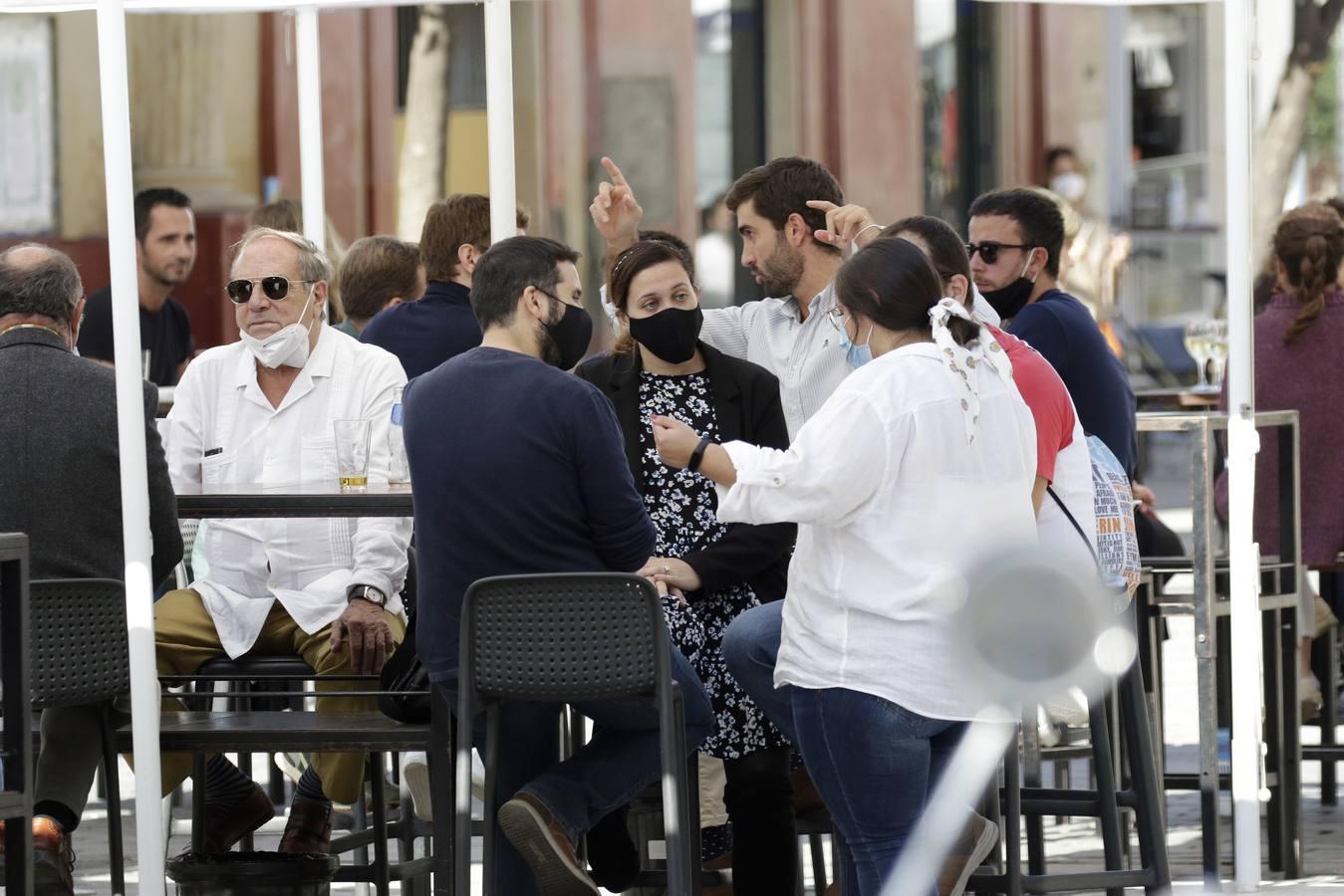 Ambiente en los bares de Sevilla, antes de la puesta en marcha de las nuevas restricciones