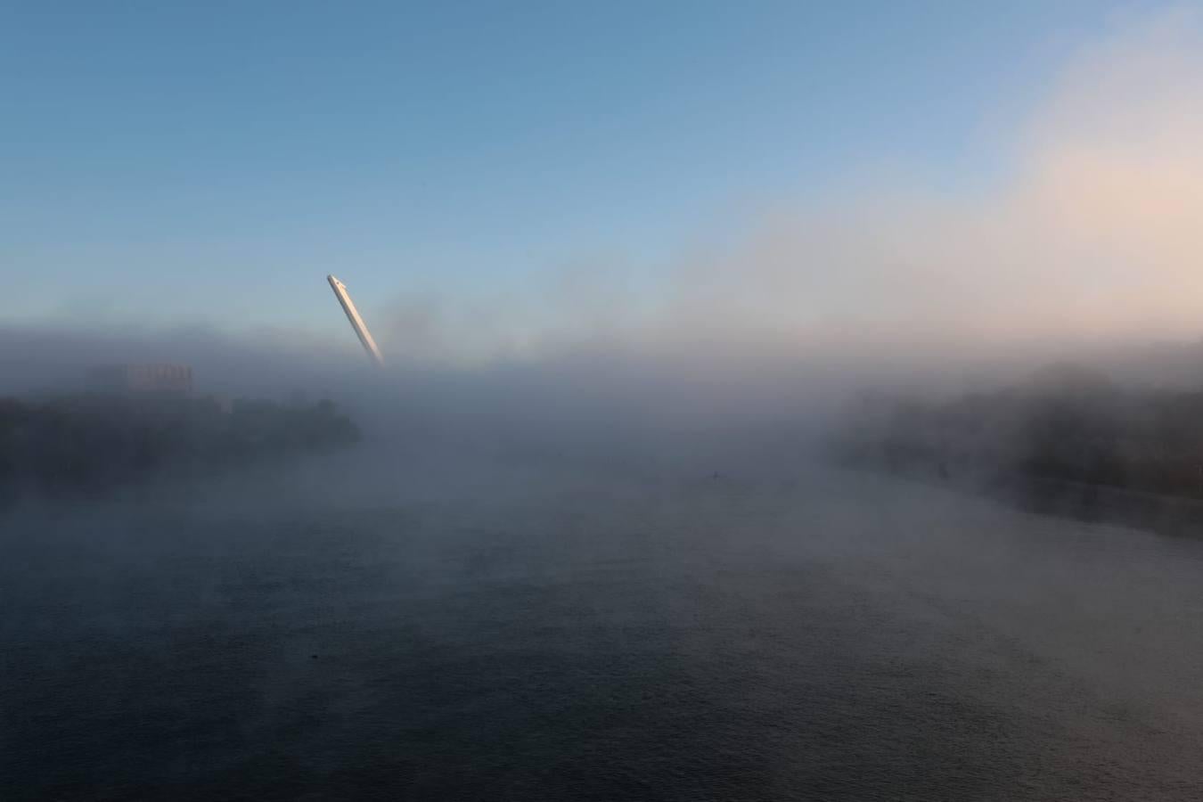 Viernes de niebla en Sevilla