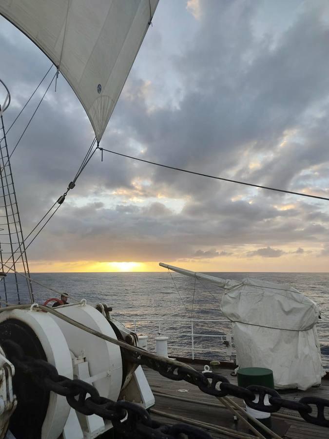 En imágenes: Así ha sido el cruce del Estrecho de Magallanes del buque escuela Juan Sebastián de Elcano