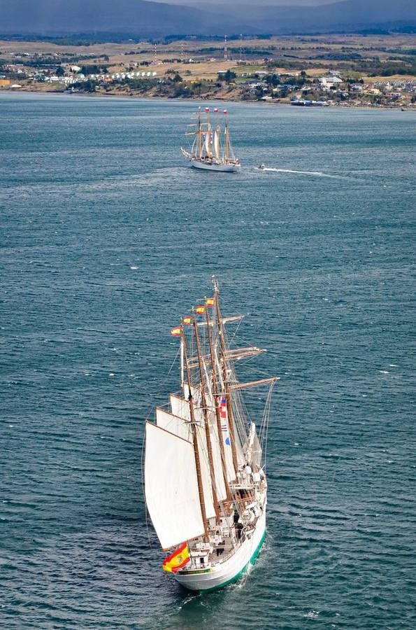 En imágenes: Así ha sido el cruce del Estrecho de Magallanes del buque escuela Juan Sebastián de Elcano