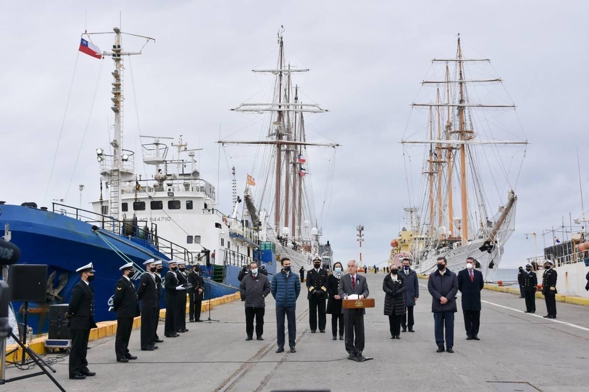 En imágenes: Así ha sido el cruce del Estrecho de Magallanes del buque escuela Juan Sebastián de Elcano