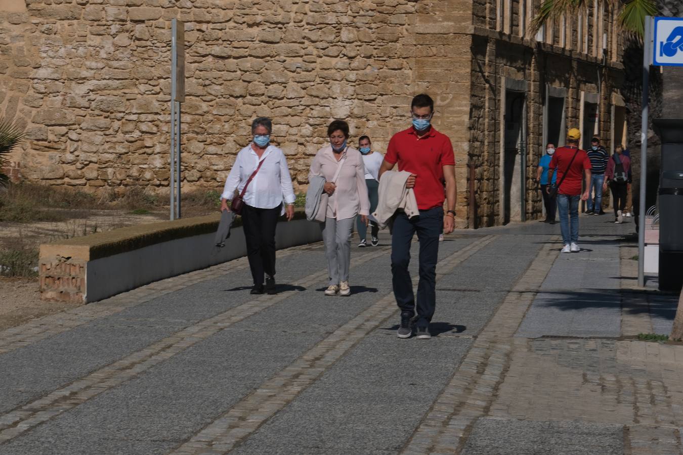 FOTOS: La mascarilla ya es obligatoria para el deporte y en la hostelería