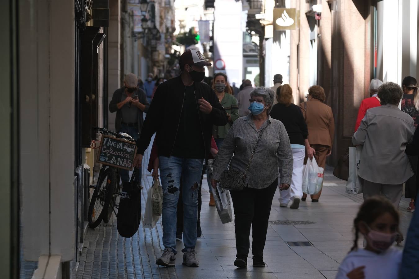 FOTOS: La mascarilla ya es obligatoria para el deporte y en la hostelería