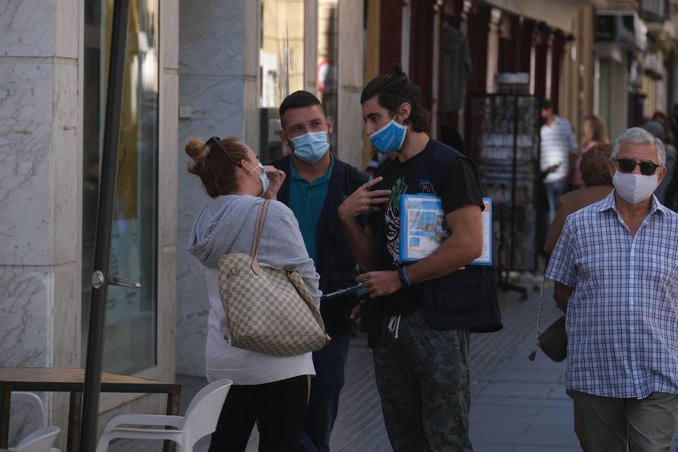 FOTOS: La mascarilla ya es obligatoria para el deporte y en la hostelería