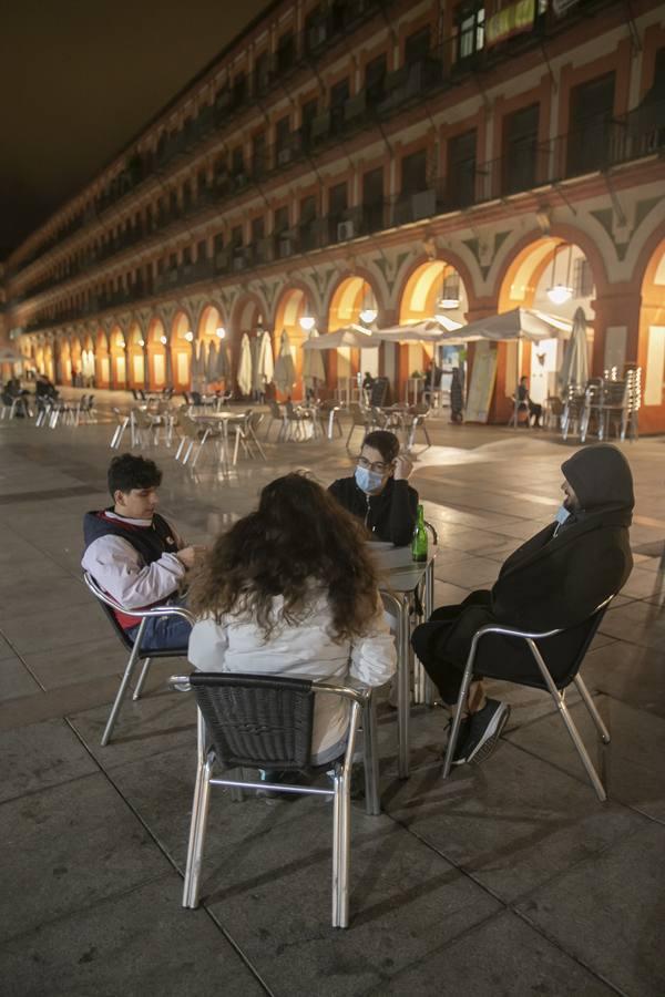 Toque de queda | El cierre adelantado de los bares en Córdoba en imágenes