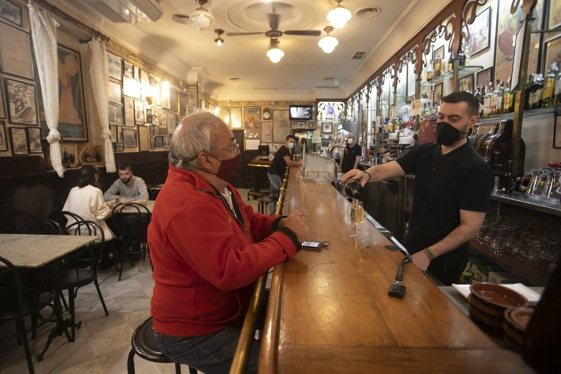 En imágenes, la última noche en la hostelería cordobesa antes del cierre a las 10
