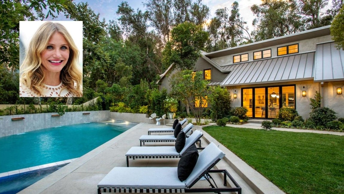 La nueva mansión de Cameron Diaz. La crisis del coronavirus no parece estar afectando a las celebrities. De hecho, muchas de ellas han aprovechado para mudarse de casa incluso en la cuarentena. Una de las últimas parejas en cambiar de residencia han sido Cameron Díaz y Benji Madden, que después de diez años en la misma finca, han optado por cambiar de residencia junto a su retoño. La nueva mansión se encuentra en el mismo barrio, Beverly Hills, y ha tenido un precio de 14 millones de euros, una cifra nada desdeñable.