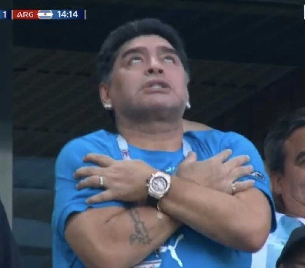 Maradona, apoyando a Argentina en el Mundial de Rusia. 