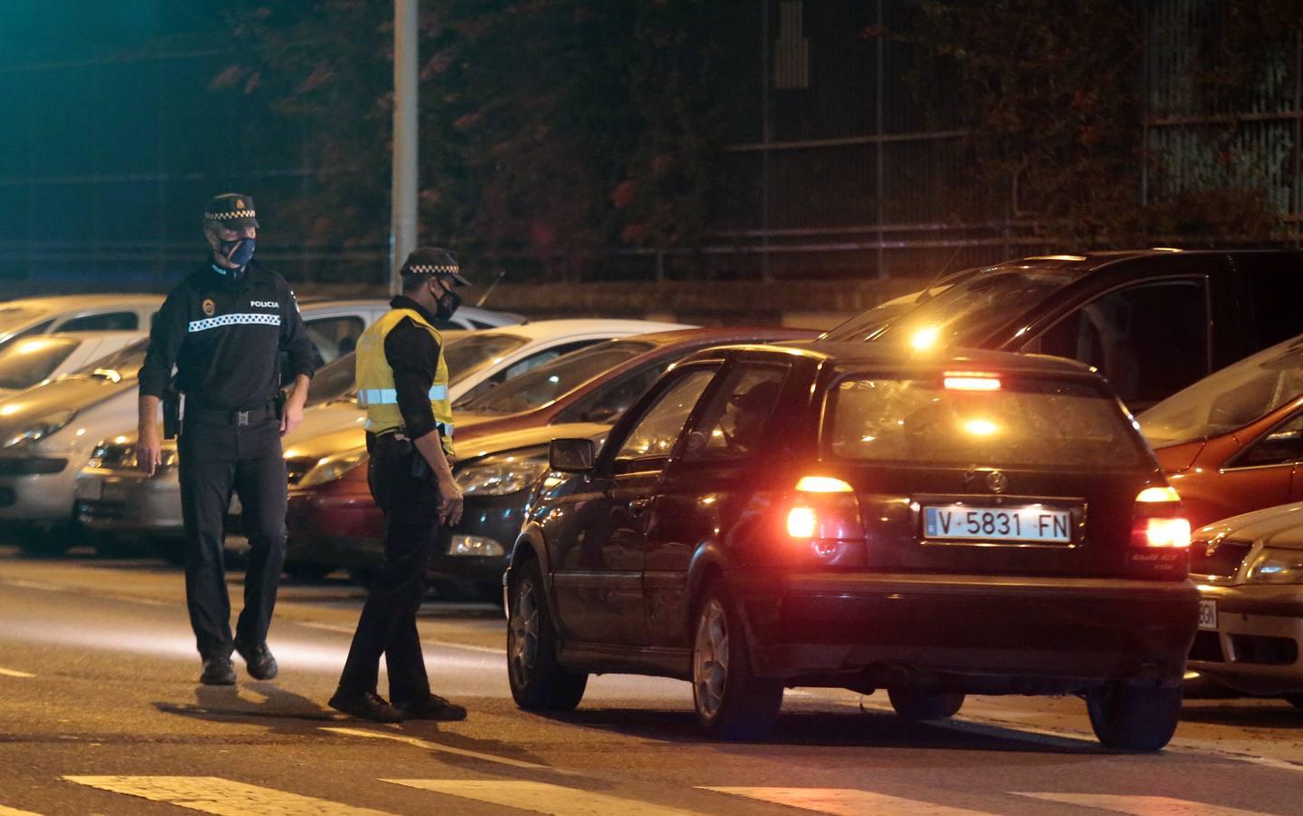 En fotos, despliegue policial en Sevilla para vigilar el toque de queda y evitar algaradas