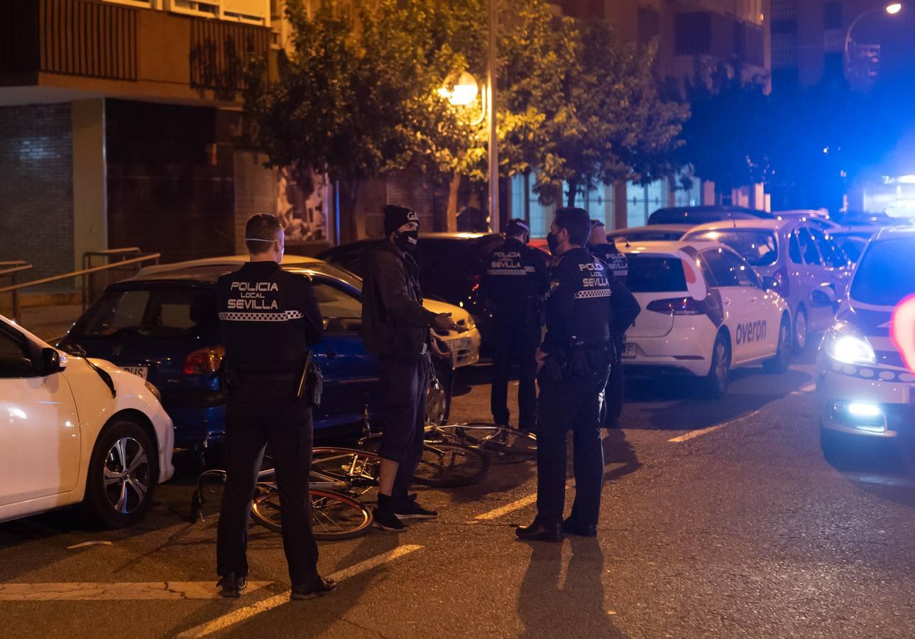 En fotos, despliegue policial en Sevilla para vigilar el toque de queda y evitar algaradas