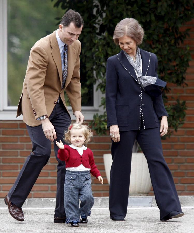 Junto al Rey Felipe y la Princesa de Asturias, en 2007, cuando nació la Infanta Sofía