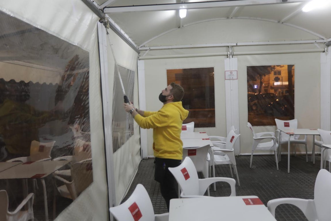Los bares de Cádiz echan el cierre con el nuevo toque de queda