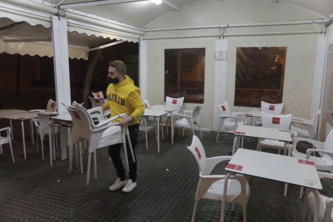 Los bares de Cádiz echan el cierre con el nuevo toque de queda