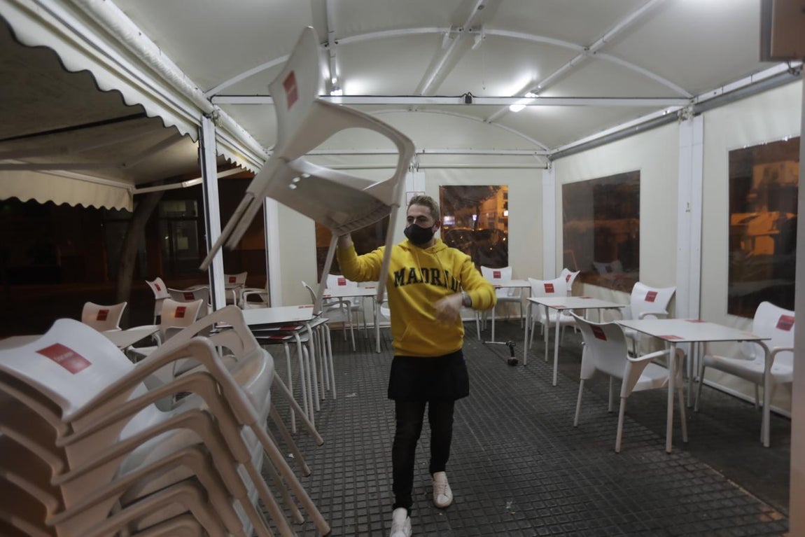 Los bares de Cádiz echan el cierre con el nuevo toque de queda