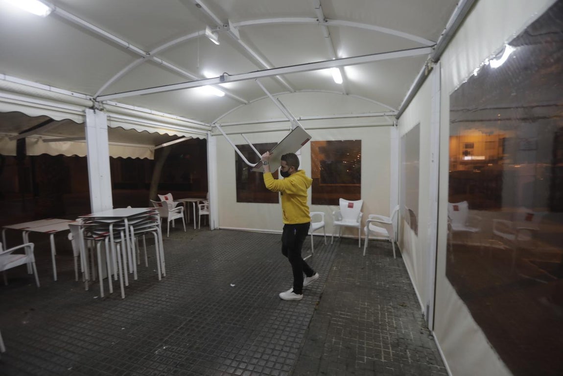 Los bares de Cádiz echan el cierre con el nuevo toque de queda