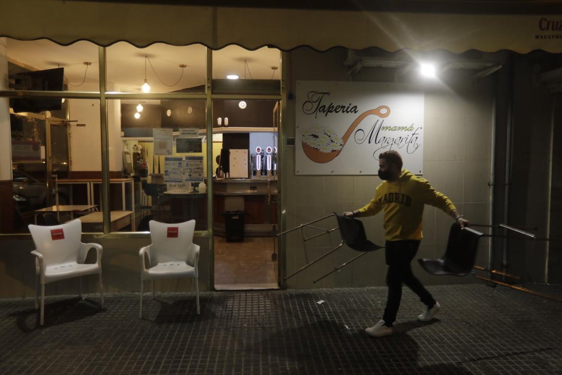 Los bares de Cádiz echan el cierre con el nuevo toque de queda
